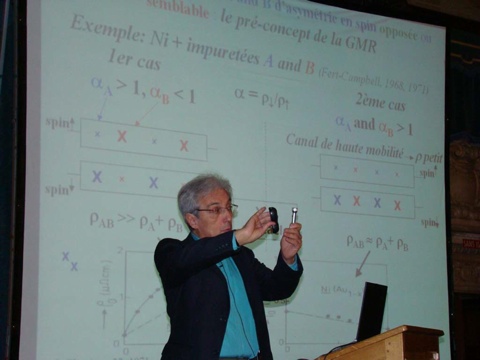 Albert Fert pendant son exposé