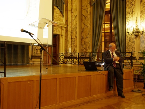 Michel Petit présente son exposé