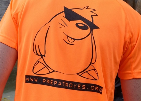 La taupe arborée par professeurs et élèves au dos de leur t-shirt